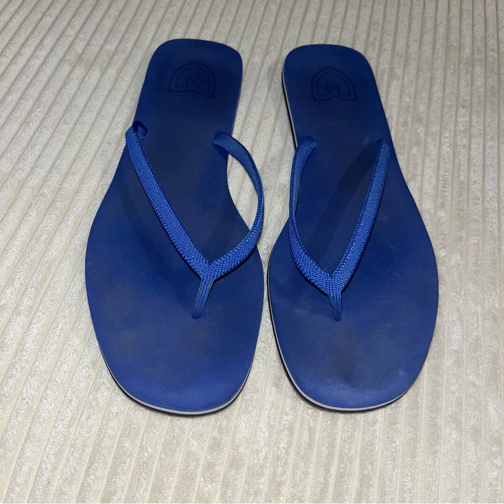 Rothy’s dark blue flip flops flats shoes sandals 9